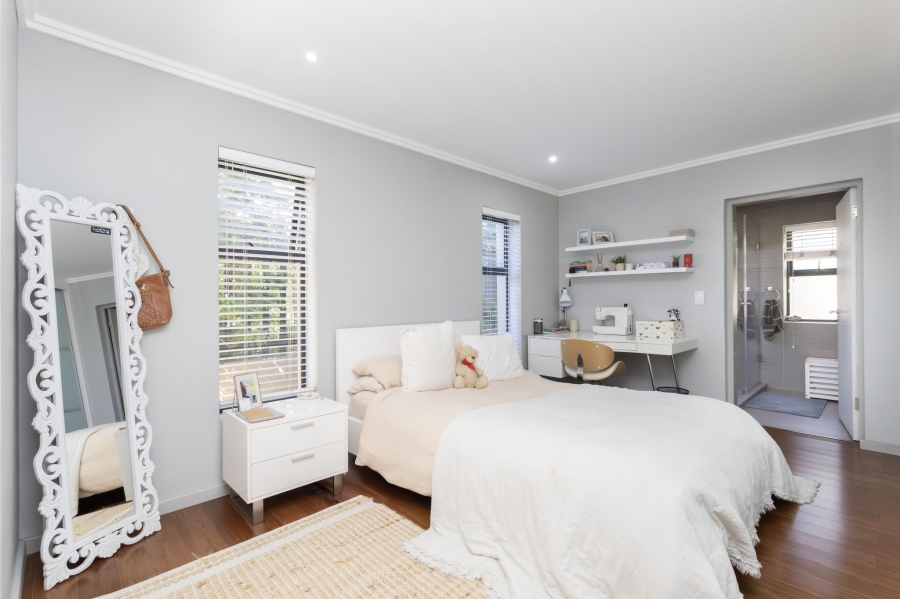 To Let 4 Bedroom Property for Rent in Big Bay Western Cape